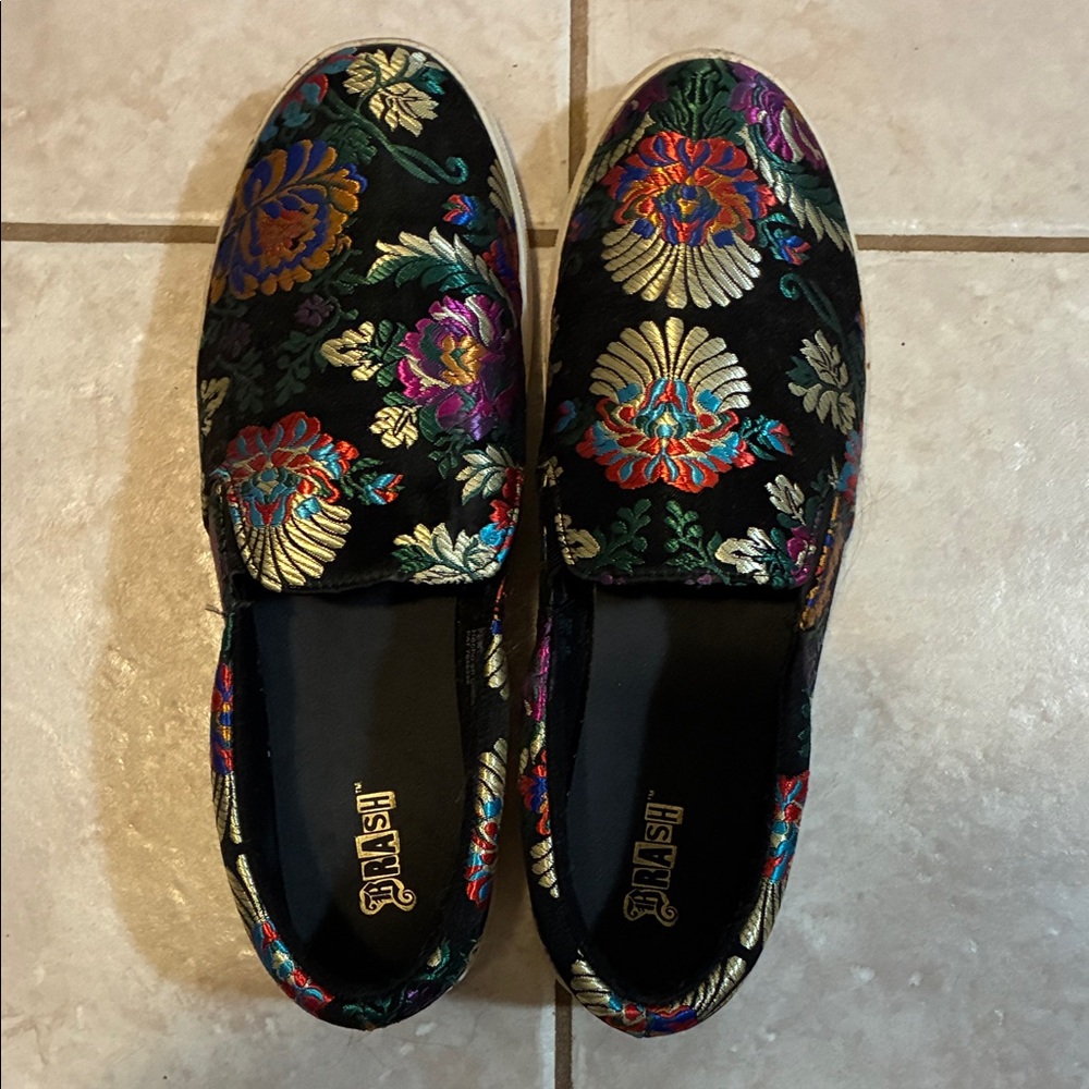Brash Black Floral Embroidered Loafers